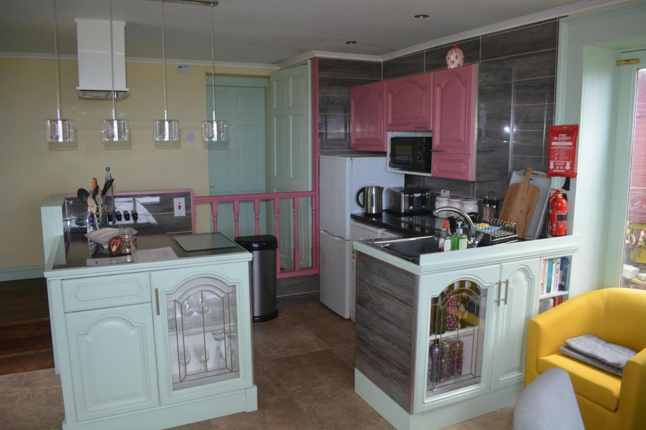 Distant Lights Apartment Lower Boscaswell ภายนอก รูปภาพ